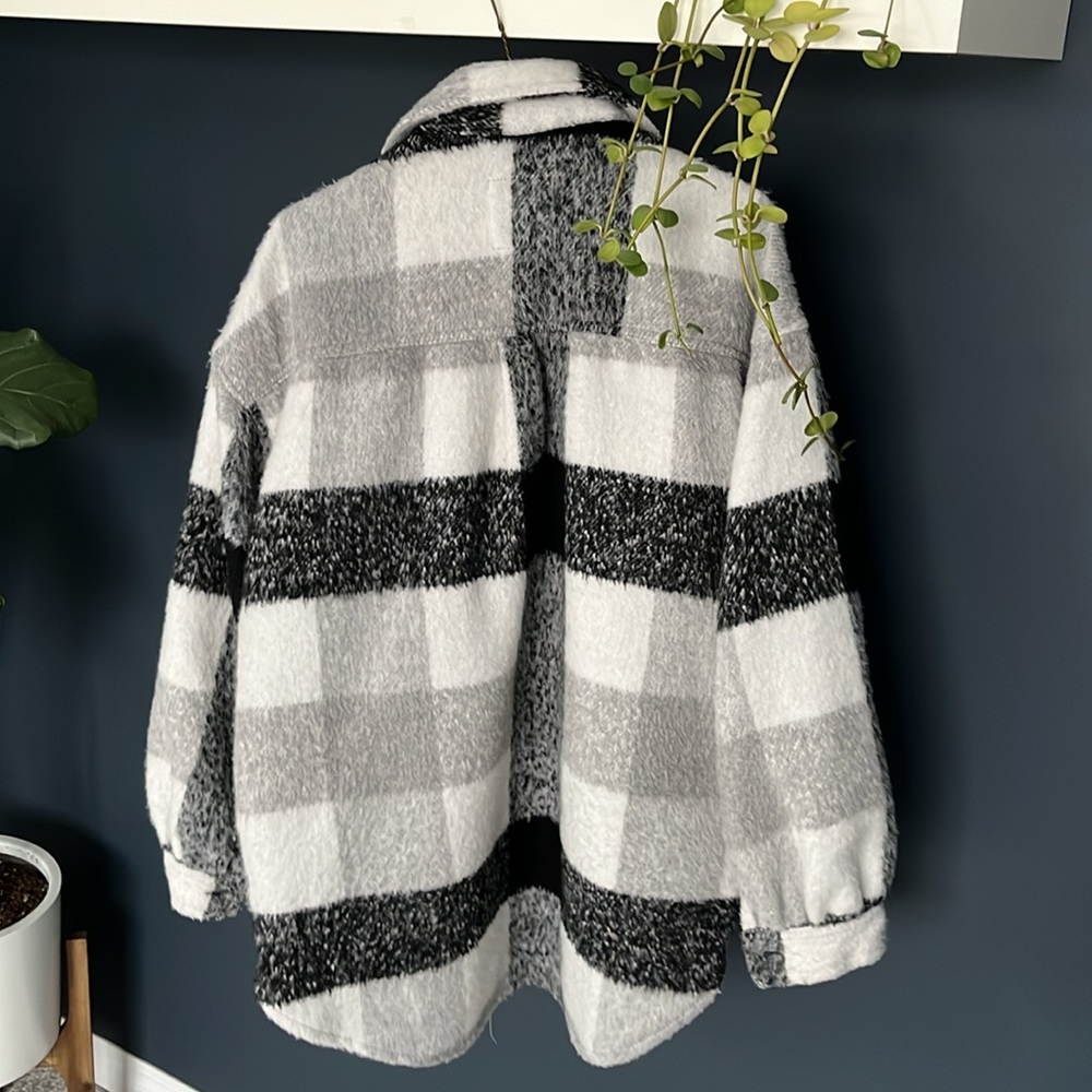 Boxy Fluffy Shacket - Picture 5 of 5